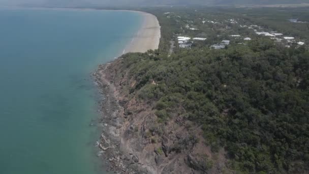 Port Douglas Qld Avustralya Daki Rocky Coastline Four Mile Beach — Stok video