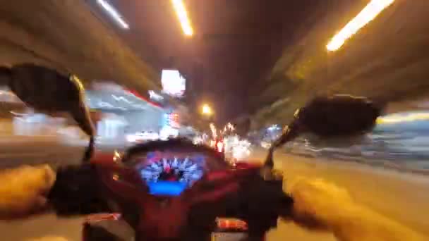 Pov Bike Ride Timelapse Ночной Городской Мотоцикл Селективное Фокусирование Спидометре — стоковое видео