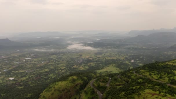 Köd Borító Szcenikus Kilátás Zöld Hegyek Erdők Tamhini Ghat Indiában — Stock videók