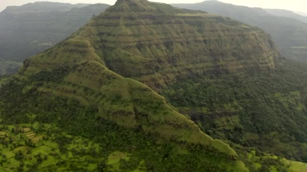 Naturskönt Bergslandskap Täckt Grön Grönsak Tamhini Ghat Maharashtra Indien Drönarskott — Stockvideo