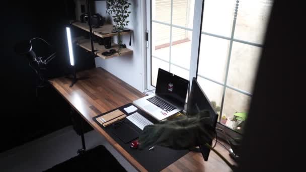 Minimal Pro Creative Laptop Monitor Filmmaker Studio — ストック動画