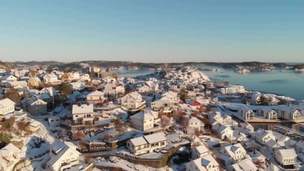 Cityscape Kragero Pokryté Sněhem Dne Norsku Letecké Drone Shot — Stock video
