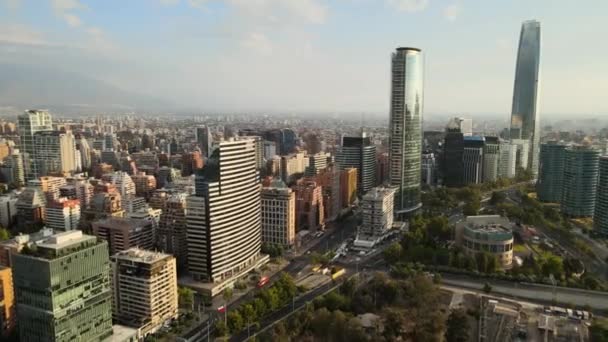 Környező Épületek Modern Sanhattan Felhőkarcolók Antennája Nappal Santiago Chile — Stock videók