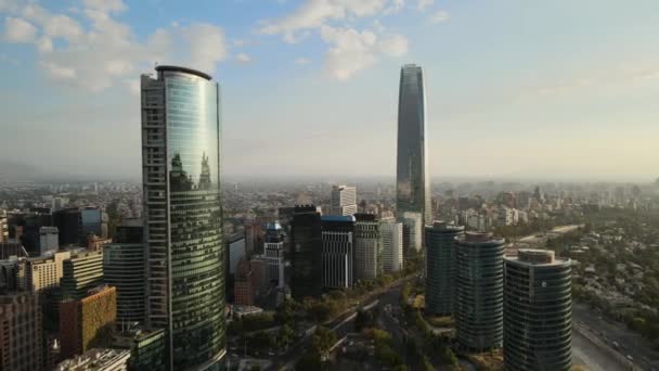 Luftdolly Moderne Vindusskyskrapere Sanhattan Området Dagen Santiago Chile – stockvideo
