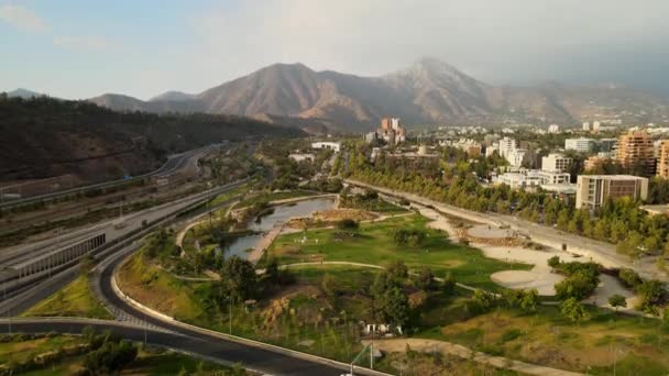 Aerial Lowering Bicentenario Park San Cristobal Hill Mountains Background Santiago — Stock Video