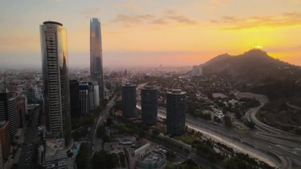 Flygfoto Till Vänster San Cristobal Hill Och Moderna Skyskrapor Sanhattan — Stockvideo