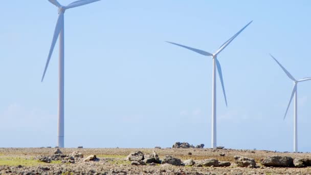 Grandes Turbinas Eólicas Girando Viento Isla Caribeña Curazao Trípode Estático — Vídeo de stock