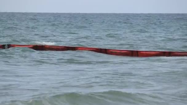 Opblaasbare Oil Boom Barrier Drijvend Oceaan Olieramp Rayong Thailand Blokkeren — Stockvideo