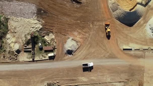 Camión Movimiento Tierra Tractor Movimiento Tierra Que Mueve Simultáneamente Través — Vídeos de Stock