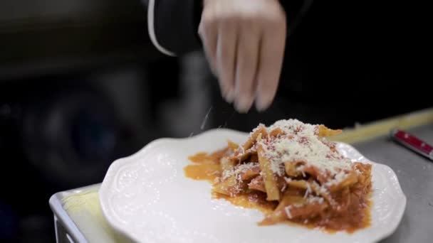 Chef Sou Chef Cocinero Preparando Plato Tradicional Mexicano Llamado Chilaquiles — Vídeo de stock