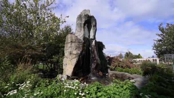 Fontana Dell Acqua Della Statua Della Vergine Bianca — Video Stock