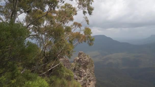 澳大利亚悉尼蓝山三姐妹岩层的部分俯冲拍摄 — 图库视频影像
