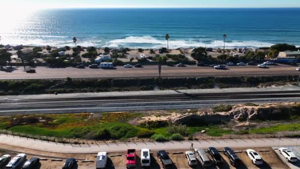 Hermoso Paisaje Cardiff Por Mar Aerial Drone Disparo Coche Mar — Vídeos de Stock