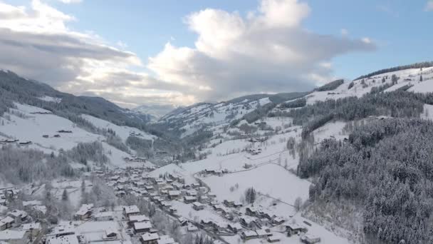 Vue Aérienne Une Ville Montagne Enneigée — Video