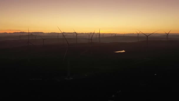 Dron Pohled Větrné Turbíny Farma Při Východu Slunce Hleo Dak — Stock video