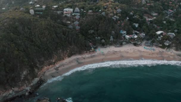 Luftaufnahme Des Malerischen Mazunte Strandes Der Küste Von Oaxaca Mexiko — Stockvideo