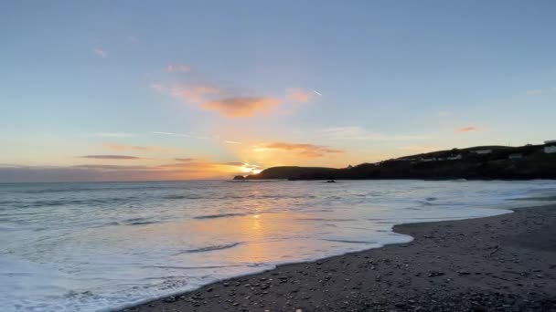 Belo Pôr Sol Grande Ângulo Praia Areia Irlanda Durante Inverno — Vídeo de Stock