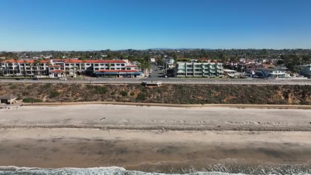 Aerial Backward Moving Shot Pacific Ocean View Sandy Beach Town — Vídeos de Stock
