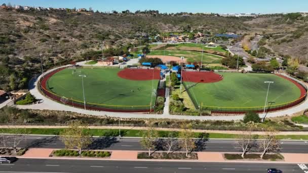 Luchtbeelden Van Alga Norte Park Carlsbad Californië Drone Weg Naar — Stockvideo