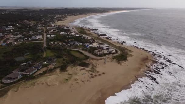 Flygfoto Över Pedrera Beach Uruguay Molnig Dag Uruguay — Stockvideo