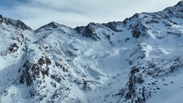 Заснеженный Горный Пейзаж Итальянских Альпах Съёмки Воздуха — стоковое видео