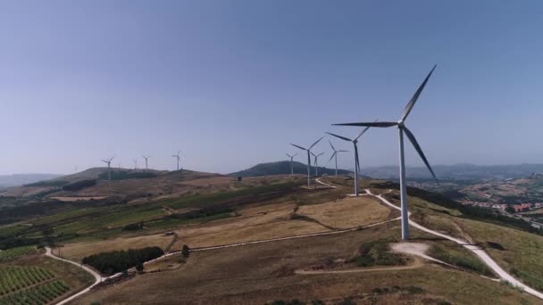 Luchtfoto Naar Windmolens Turbine Park Hoge Heuvels West Portugal — Stockvideo