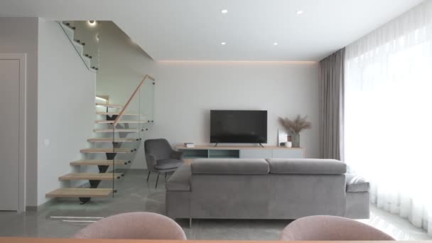 Moderní design interiéru, prázdný obývací pokoj v domě střední třídy, stále natočené pozadí