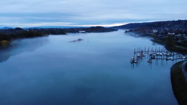 Drohne Vorwärts Über Dem Willamette River Der Abenddämmerung Portland Oregon — Stockvideo