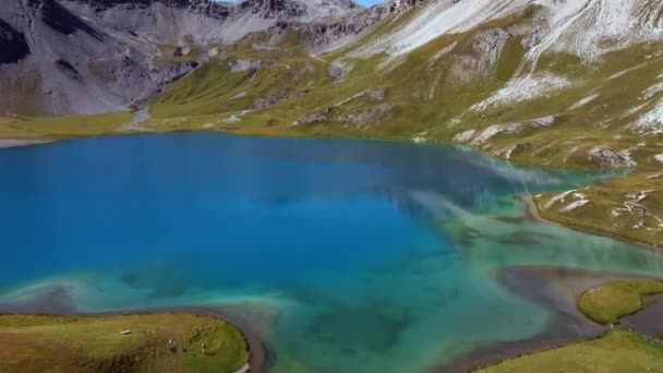 Rims Lake Agua Cristalina Azul Escenario Los Alpes Suizos Disparo — Vídeos de Stock