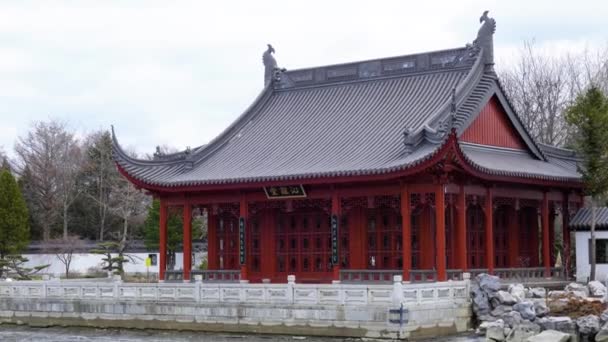 4K年冬季仍在加拿大蒙特利尔植物园拍摄的亚洲寺庙场景 — 图库视频影像