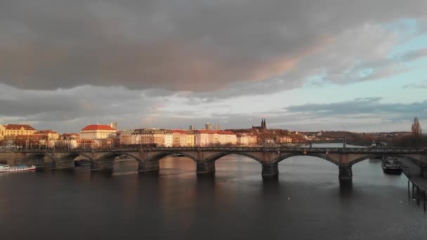 Hermoso Atardecer Con Cielo Dramático — Vídeo de stock