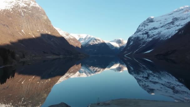 Reflejo Del Espejo Lago Lovetnet Mañana Principios Primavera — Vídeos de Stock