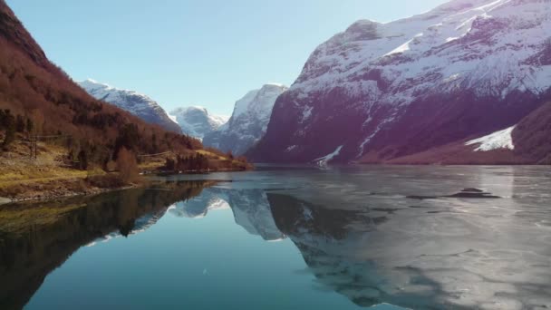 Vorfrühling Bringt Die Sonne Den Entlegenen See Norwegen — Stockvideo