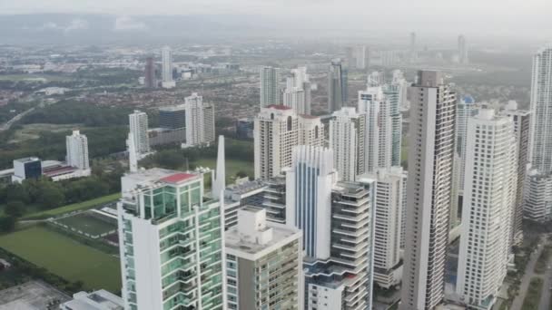 Vista Aérea Azotea Ciudad Panamá Día Nublado Órbita Cerca — Vídeos de Stock