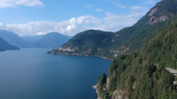 Chemin Fer Autoroute Montagnes Côtières Après Midi Ensoleillé — Video