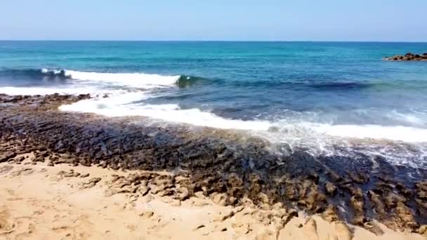 Волны Кипре Пляже Венеры — стоковое видео
