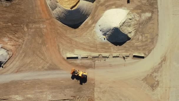 Smooth Aerial Accent Earth Mover Working Active Quarry Site — Stok Video