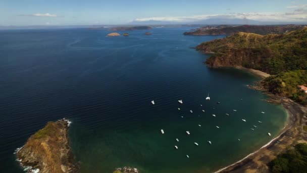 Birçok Yelkenlinin Demirlediği Kosta Rika Guanacaste Körfezi Drone Hava Çekimi — Stok video