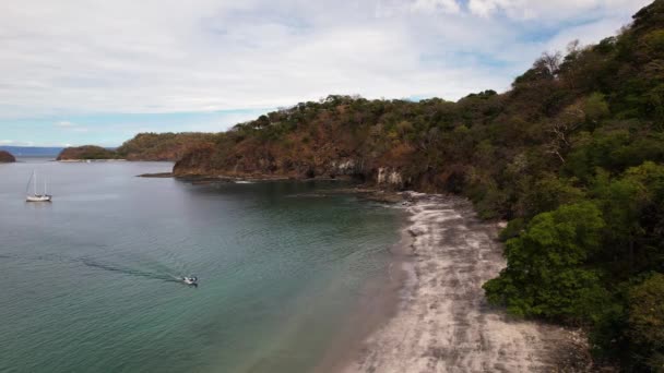 Pequeño Barco Que Desembarca Paraíso Playa Tropical Costa Rica Vista — Vídeo de stock