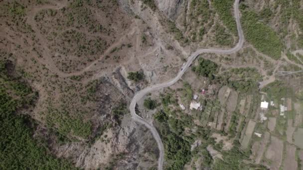 Drone Video Předchozího Leteckého Záběru Jeřába Stoupajícího Nad Sh25 Albanii — Stock video