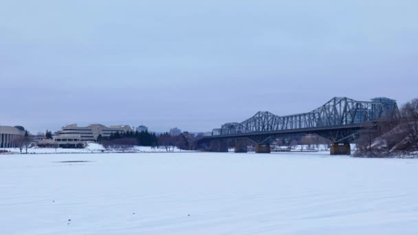 4K年冬季日落时在加拿大渥太华市中心拍摄的风景画 — 图库视频影像
