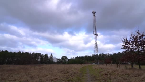 Caducidad Torre Comunicación Torre Telecomunicaciones Una Zona Rural Gran Angular — Vídeos de Stock