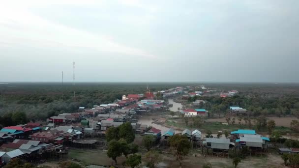 Традиційне Плаваюче Село Камбоджі Повітряний Вид Дерев Яних Будинків Тонлесап — стокове відео