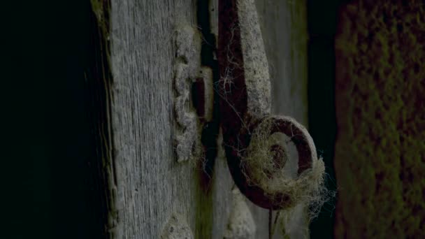 Hand Reaches Use Antique Rusted Door Knocker Open Door Old — Stock Video