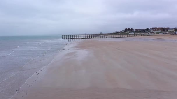 Zdjęcia Drona Plaży Luc Sur Mer Widokiem Molo — Wideo stockowe