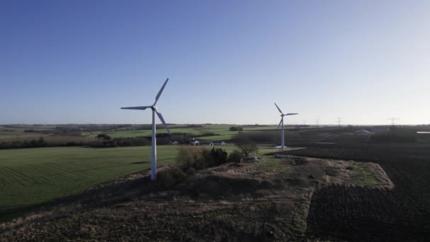 Drohnenblick Auf Windmühlen Zur Erzeugung Erneuerbarer Energien Dauerfeuer — Stockvideo