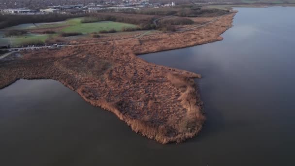 Vue Haut Vers Bas Langue Des Terres Dans Lac Tilt — Video