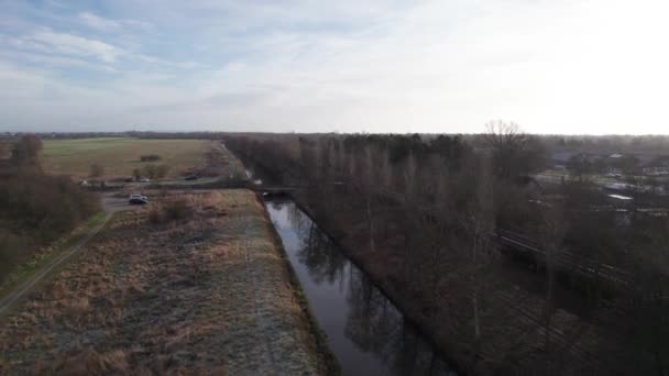 Mała Rzeka Obok Obszaru Przemysłowego Chłodzenie Wody Przemysł Dolly Shot — Wideo stockowe