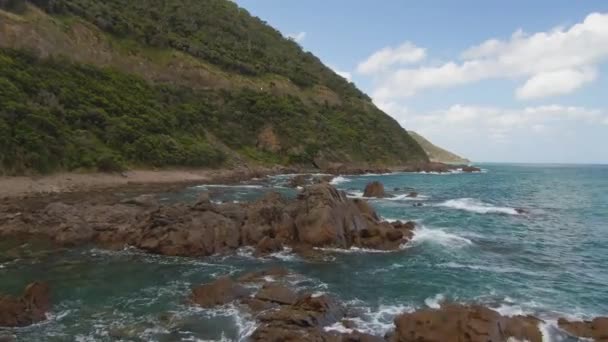 K南オーストラリアの空中岩の海岸 ショットでドローンドリー — ストック動画