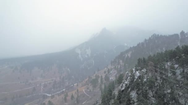 Drönare Flygbilder Flygande Över Tallskog Hillsides Flatirons Mountain Nära Boulder — Stockvideo